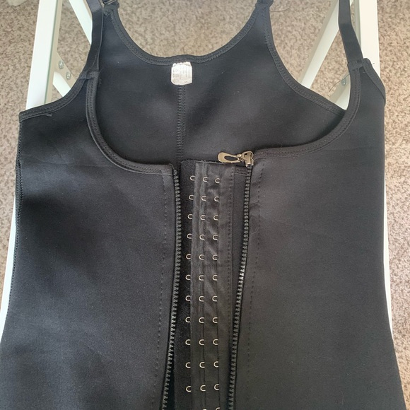 Waist Trainers Various Sizes - Picture 7 of 9